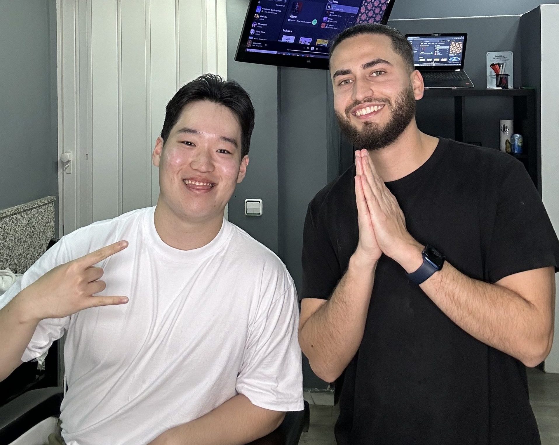 Equipo profesional de barberos tu estilo nuestra pasión Sevilla