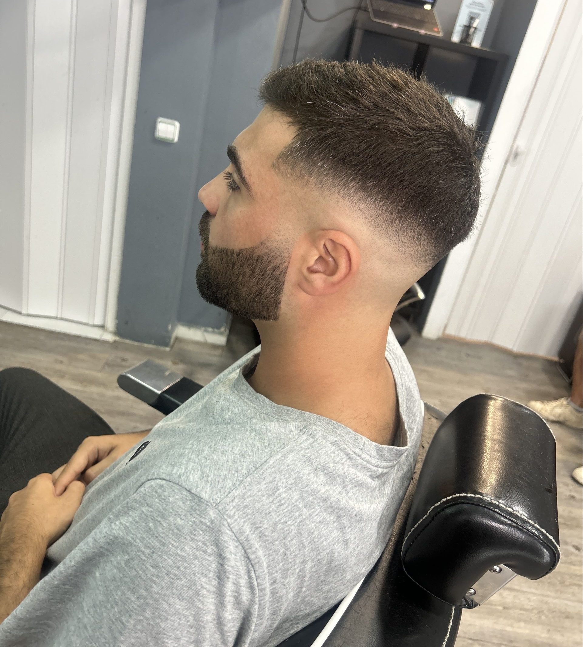 Técnica precisa de corte tu estilo nuestra pasión barbería