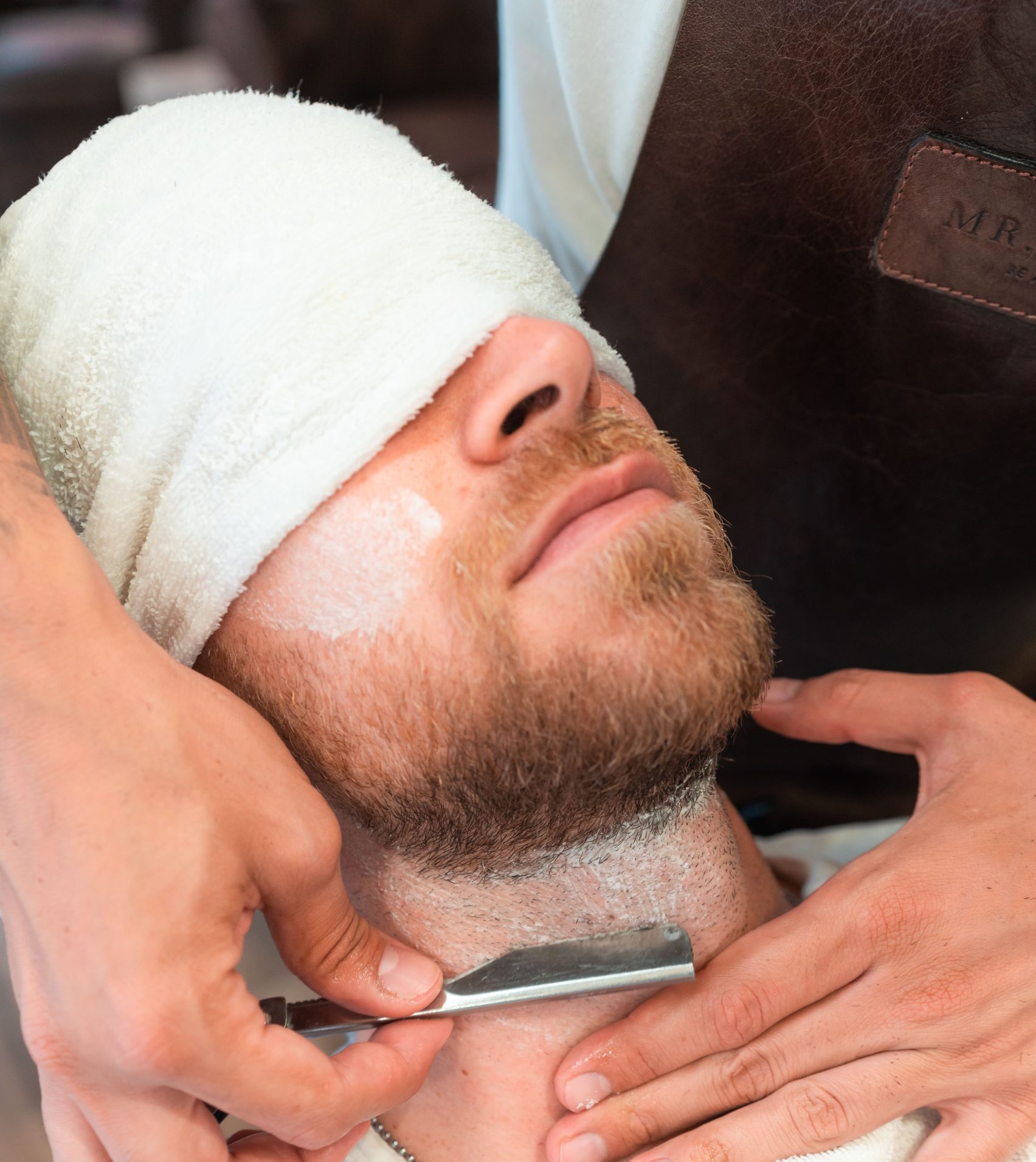 Precisión en corte lateral tu estilo nuestra pasión barbería